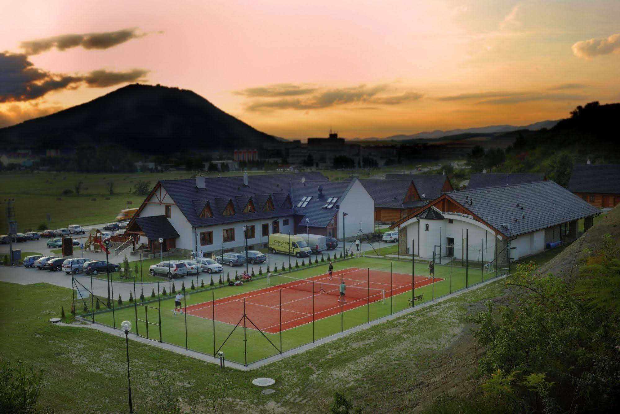Wellness Pension & Salas Saris Park เปรเชา ภายนอก รูปภาพ